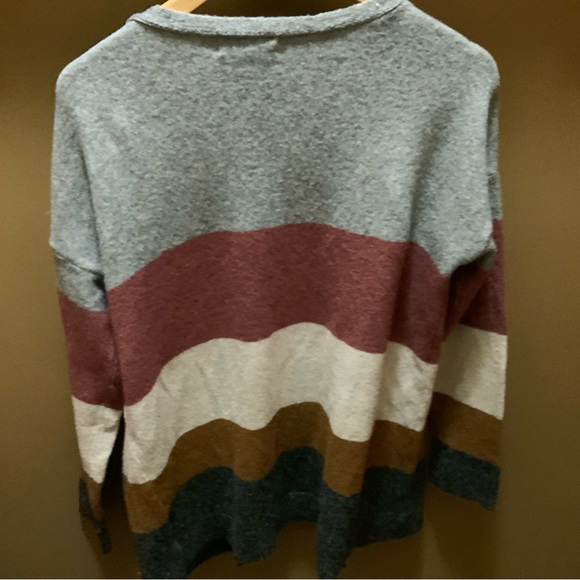 Women’s Cardigan - Picture 3 of 3